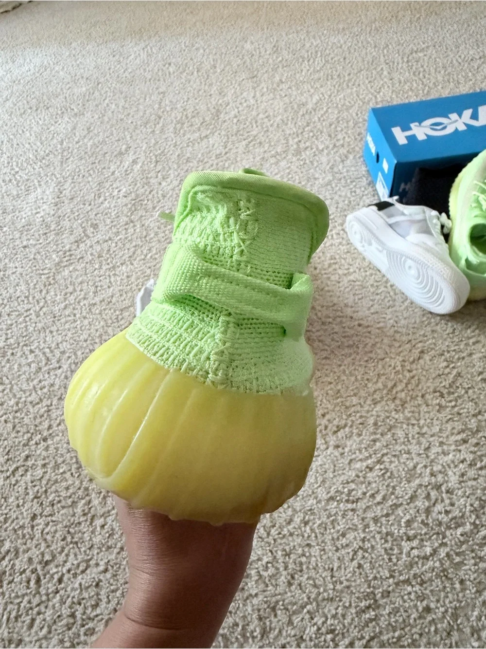 Adidas Yeezy boost 350 volt - Picture 3 of 9